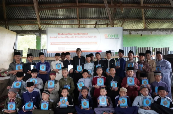 Salurkan Alquran untuk Santri Penghafal Quran di Kepahiang Bengkulu