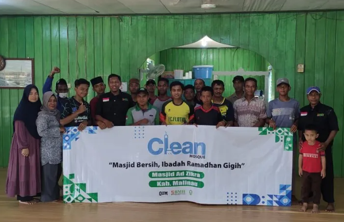 Bersama Pemuda Hidayatullah Bersih Bersih Masjid Mualaf di Malinau