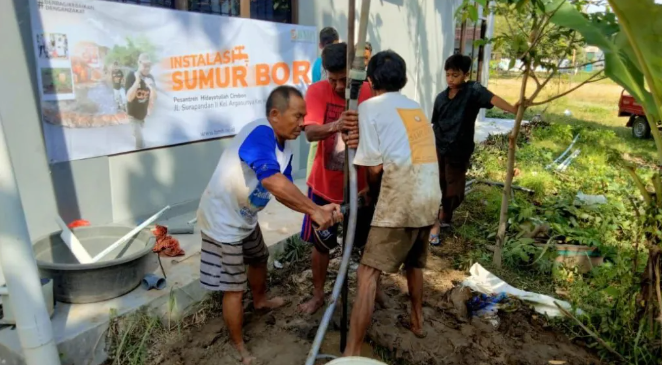 Bangun Sumur Bor untuk Pesantren di Cirebon