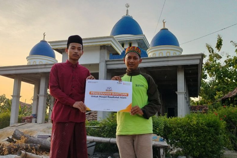 Laznas BMH Berikan Bantuan Pembangunan Masjid Raudlatul Islam Sampang